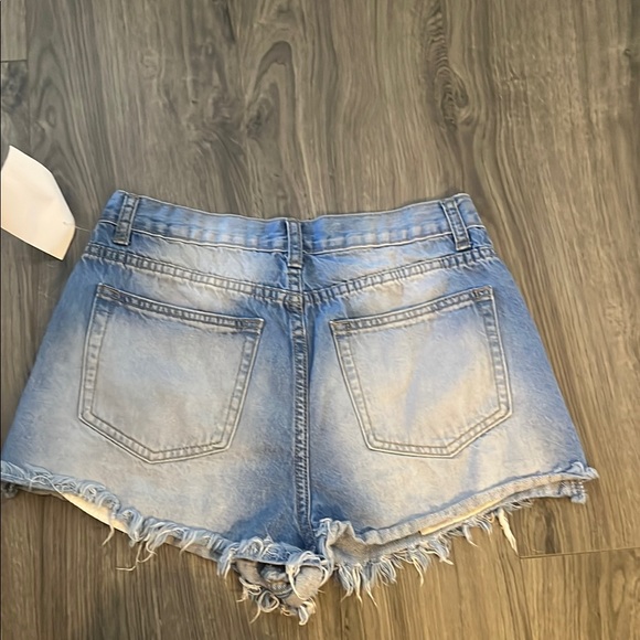 Denim&Co Blue Jean Shorts with Distressed Details - Picture 2 of 6